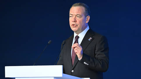 Медведев призвал Единую Россию готовиться к сложным временам