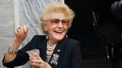 Путин поздравил Дружинину с 90-летием