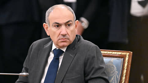 Путин рассказал Пашиняну об устойчивости Александровской колонны