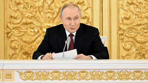 Путин поручил разработать предложения о формировании единого реестра тренеров