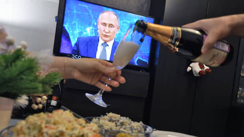 Путин выступил с новогодним телеобращением из Кремля // Путин поздравил россиян с Новым годом