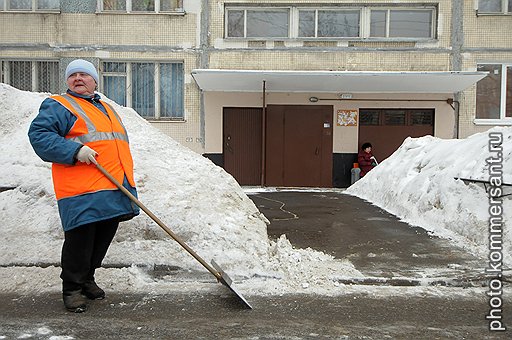 По местам президентского детства впору устраивать экскурсию: подъезд дома — снаружи и внутри, детская библиотека, школа, 1000-квартирный кирпичный дом — предмет зависти обитателей блочных купчинских «хрущевок»