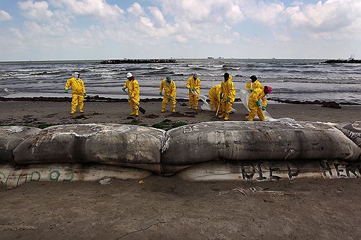 «Из-за смешивания с водой количество оказавшейся в море нефти увеличивается ровно в пять раз»