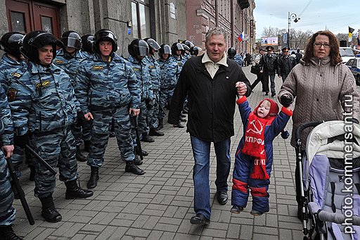 ОМОН готовился явно не к встрече с детьми