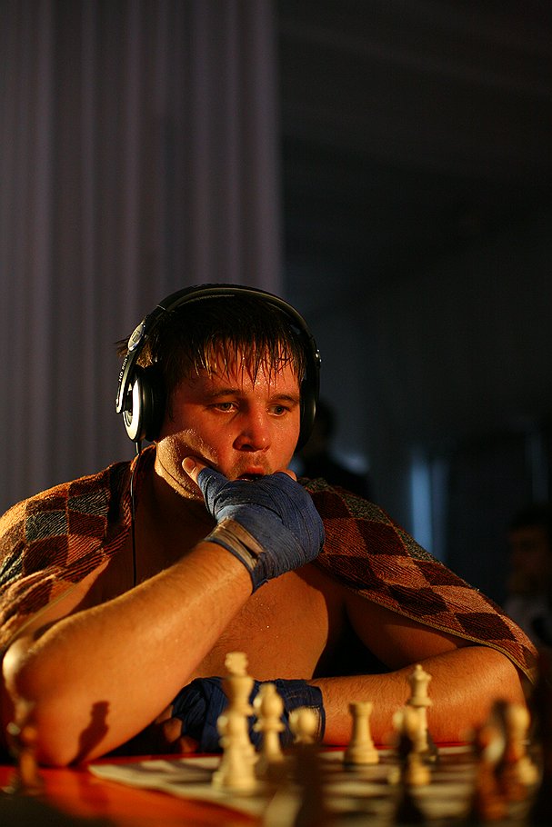 Чтобы после раунда бокса вспомнить, что как ходит, Николаю Сажину нужно около 30 секунд 