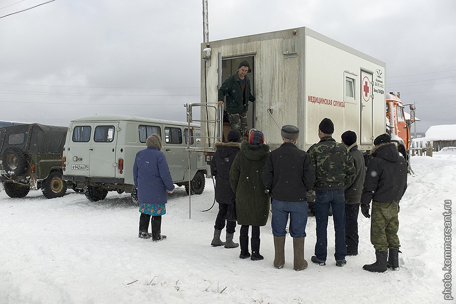 В деревню Окуловская на один день приехал врач из Архангельска с флюорографическим кабинетом