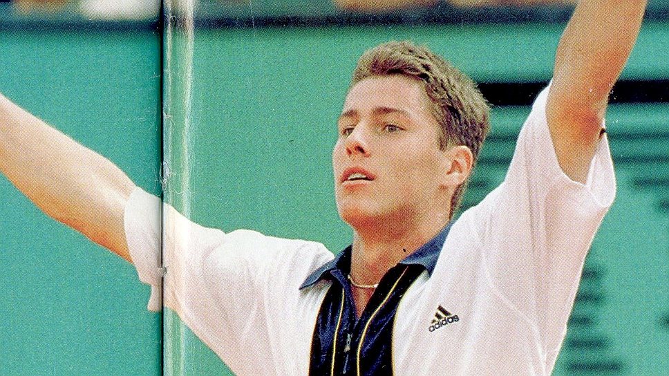 &lt;b>1998 &lt;/b>&lt;br>Юный Марат Сафин говорит с &quot;Огоньком&quot; о будущем (N 27). В том же году он в 18 лет впервые на турнире серии &quot;Большого шлема&quot; пробился через квалификацию и обыграл чемпиона. А в 1999-м решил выступать за &quot;Динамо&quot; 
