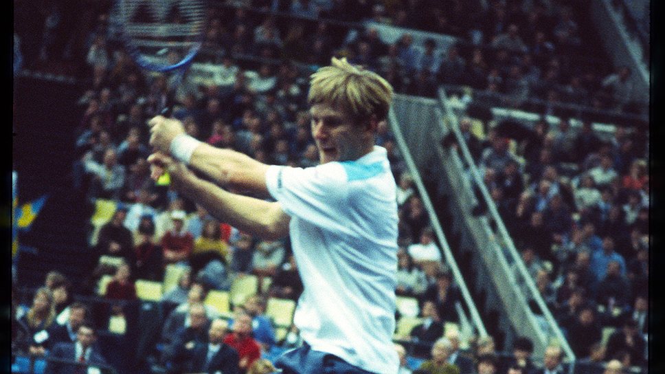 &lt;b>1995 &lt;/b>&lt;br>Динамовец Евгений Кафельников — лучший теннисист СССР и России. Он выиграл &quot;Ролан Гаррос&quot; (1996), титул первой ракетки мира (1999) и олимпийское золото (2000). А на вопрос &quot;Огонька&quot;, что было самым трудным, сказал: &quot;Начинать&quot;  
