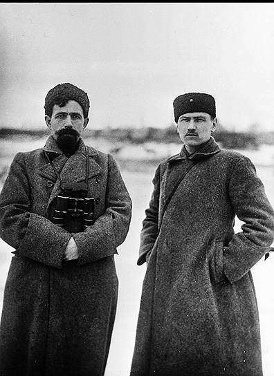 Павел Дыбенко (слева) и Иван Федько (справа). Федько — советский военачальник, участник Гражданской войны