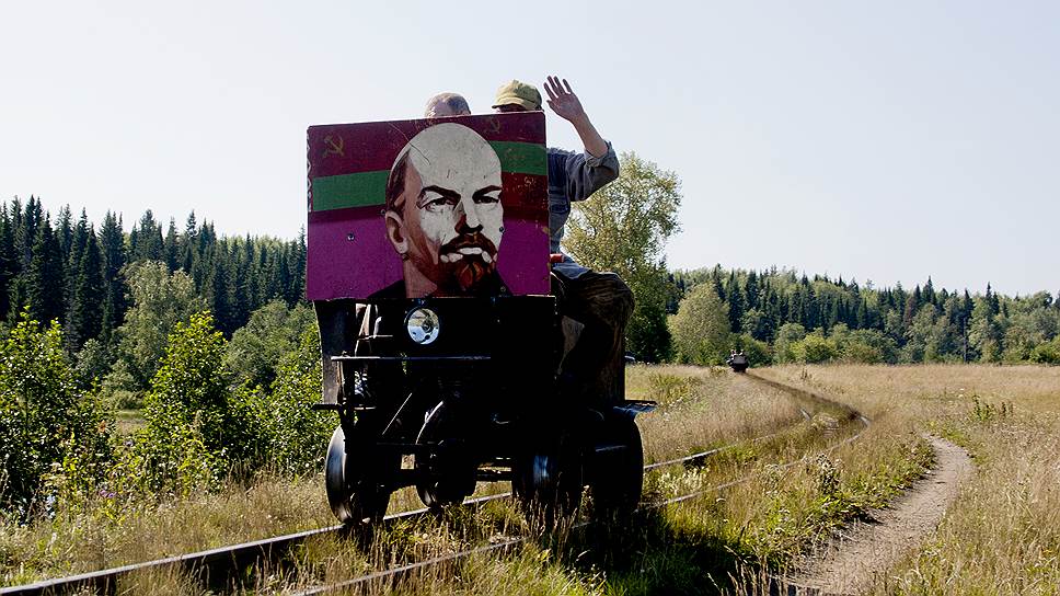 Самодельные дрезины-&quot;пионерки&quot; — главное средство перемещения. Двух одинаковых среди них не найти 
