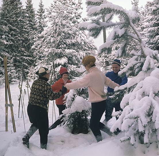 Хоровод в лесу. 1976 
