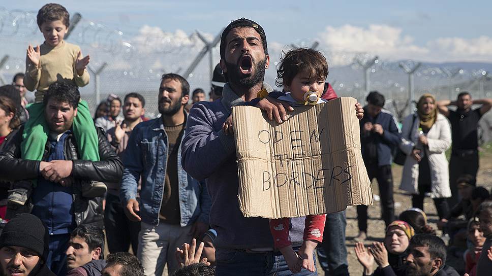 Греко-македонская граница, с которой начинается путь в богатую Европу,— одна из самых горячих. Она перекрыта по требованию ЕС, но мигранты требуют отмены границ 
