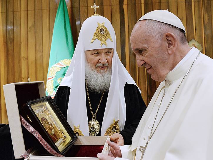 Патриарх Московский и всея Руси Кирилл и папа Римский Франциск во время встречи на Кубе 

