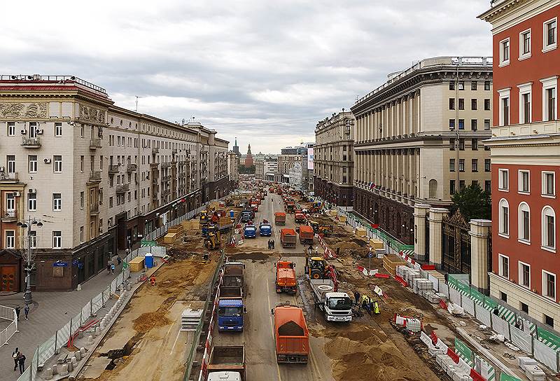 Реконструкцию Тверской мэрия затеяла, не спросив ни москвичей, ни органы охраны памятников. В историческом поселении это было бы просто невозможно