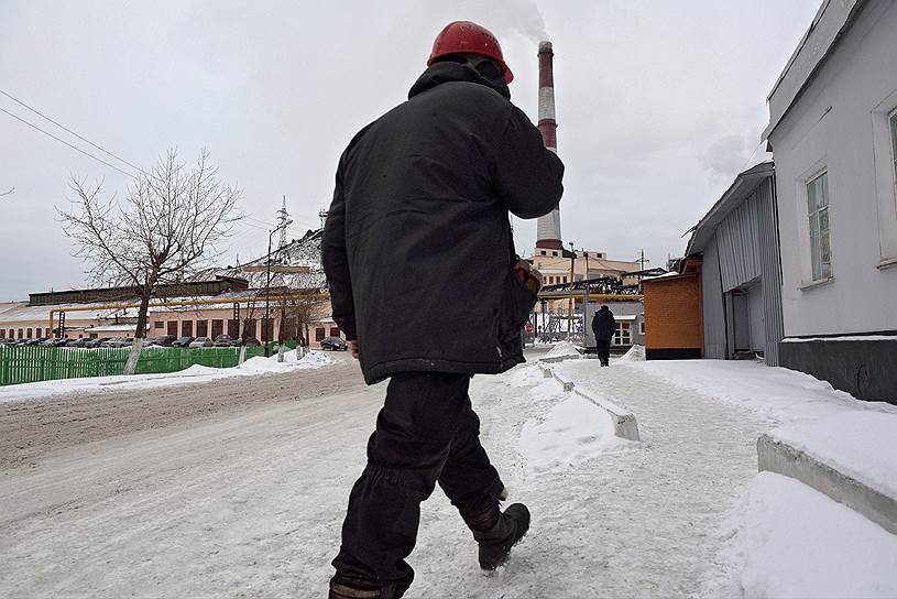 Карабашский городской округ включен в категорию моногородов «с наиболее сложным социально-экономическим положением». Здесь один из самых высоких уровней безработицы в области, а средняя зарплата в на начало 2017 года — около 26 тысяч рублей