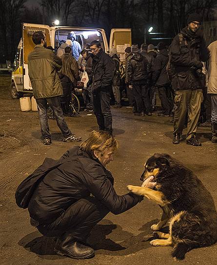 Согласно статистике «Ночлежки», 40 процентов граждан оказываются на улице из-за семейных конфликтов — родственники выгнали, около 25 процентов — жертвы квартирного мошенничества, 20 процентов — трудовые мигранты, оставшиеся без работы, 15 процентов — бывшие заключенные