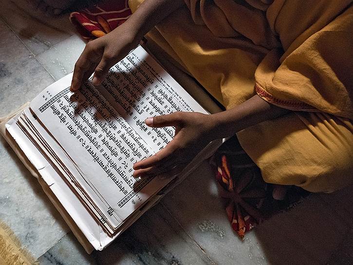 Жизнь и учебу в школе-интернате при храме мальчикам оплачивает гуру Рам Камала