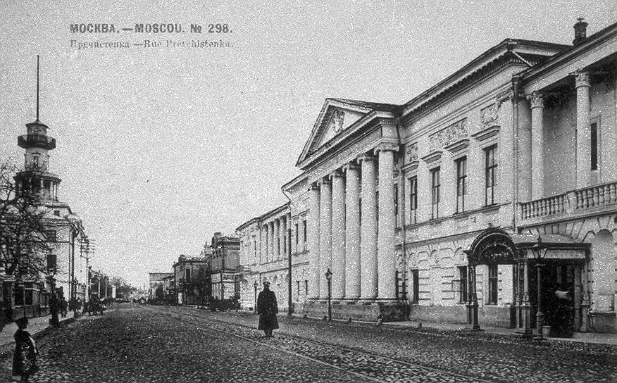 Здание Санкт-Петербургской академии художеств им. Репина 
