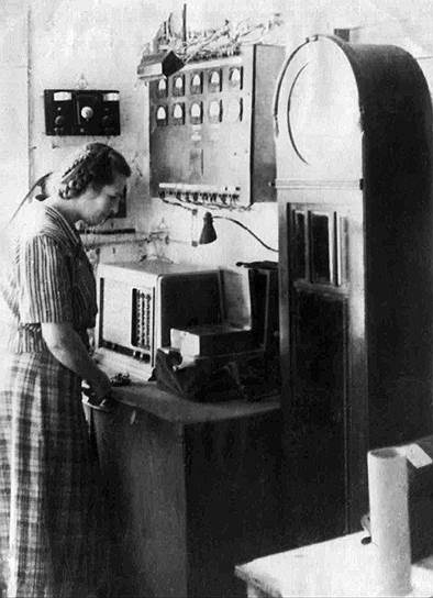 На сейсмостанции Гарм (Таджикистан). Так в 1952 году выглядел рабочий кабинет сейсмолога 

