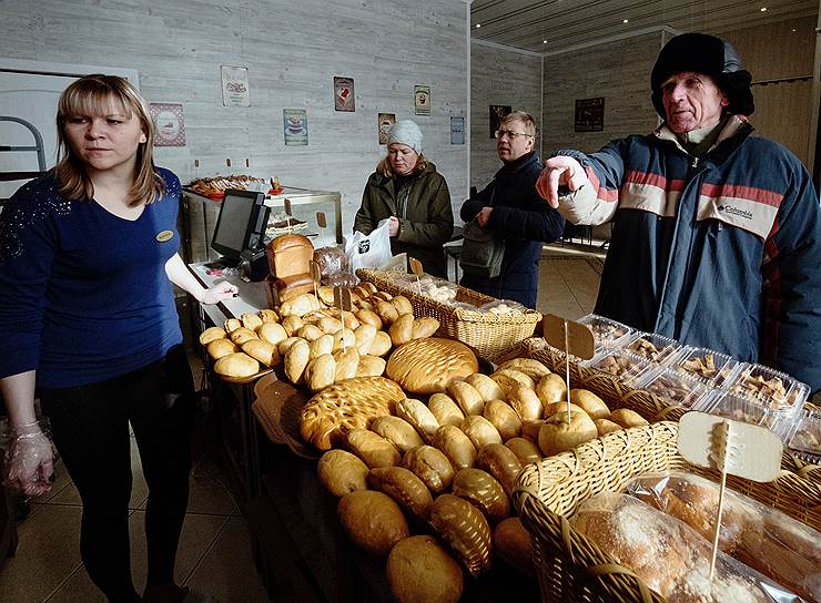 Продукцию продают рядом же &amp;#8213; в магазине свежего хлеба