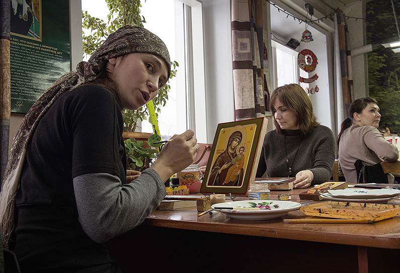 В иконописной мастерской &quot;Мстера-Арт&quot; трудятся одни женщины. 