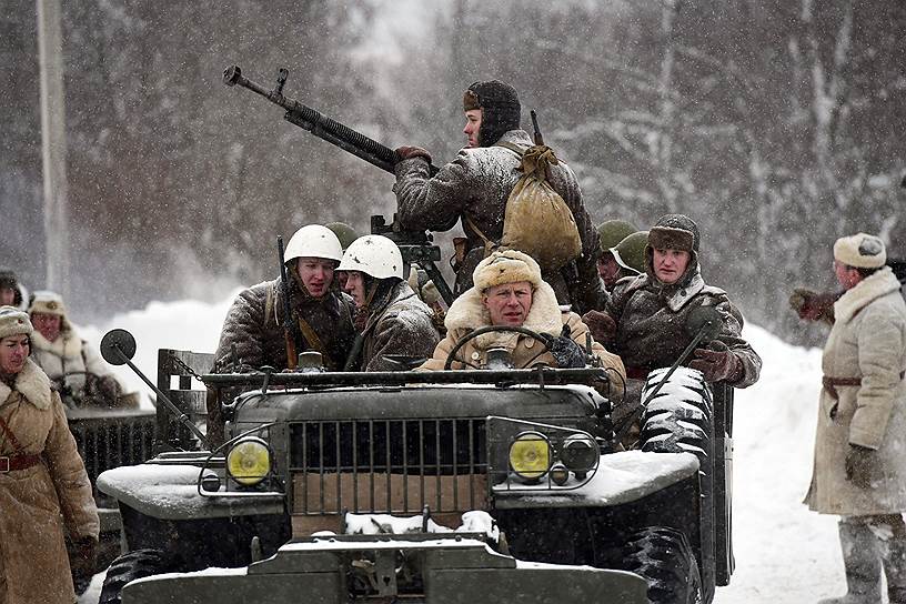 Участники военно-исторической реконструкции &quot;Январский гром&quot;