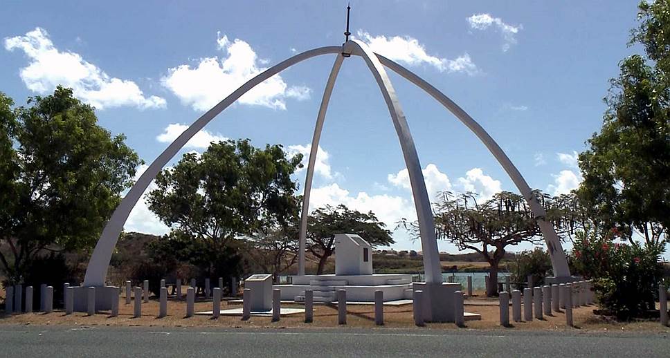 Памятник американским морпехам, погибшим на Гренаде в 1983-м. На домах до сих пор встречаются надписи: «Спасибо Америке за то, что освободила нас»