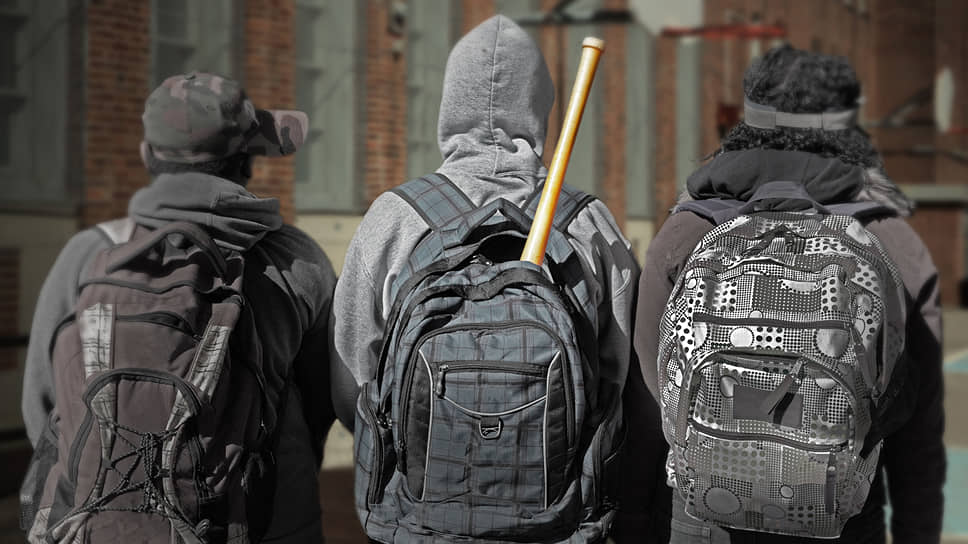 Бита в заплечном рюкзаке — как новый символ «дворовой культуры». Как правило, подростки
совершают нападения в группах