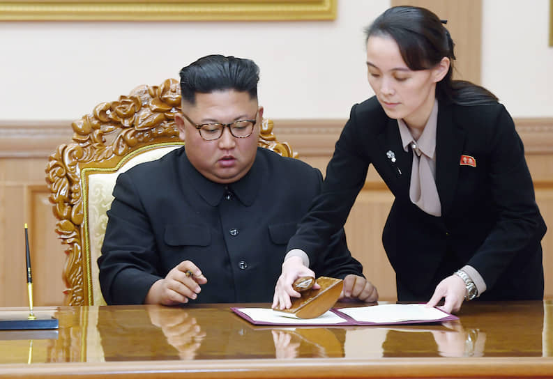 Ким Ё Чжон, сестра Ким Чен Ына, слишком заметна и энергична для того, чтобы не участвовать в борьбе за высший государственный пост,— для нее это вопрос выживания