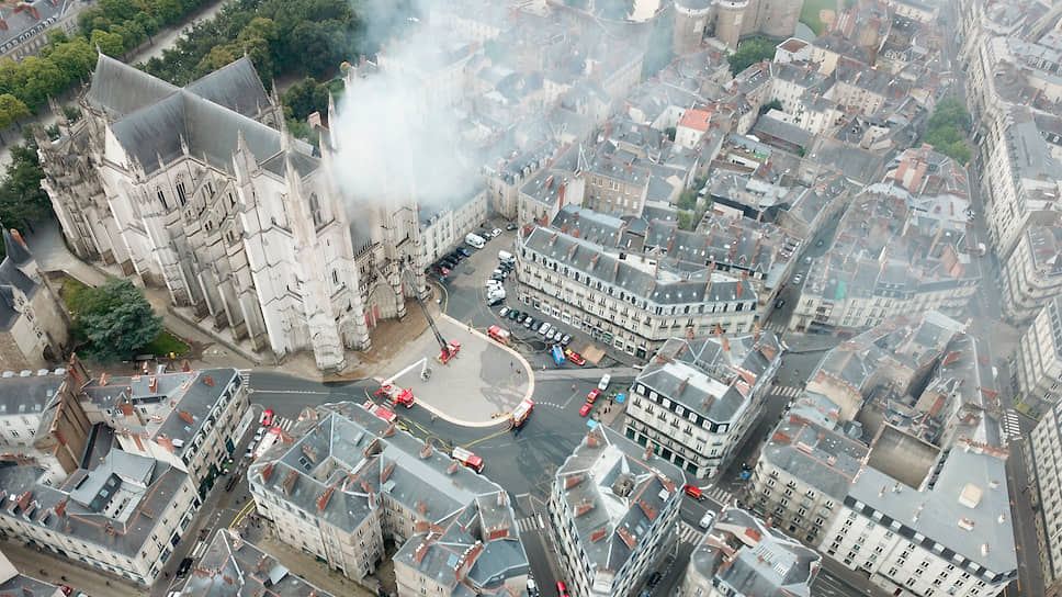 Франция теряет свое прошлое в церковных пожарах