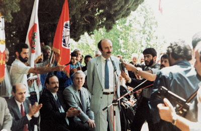 https://iy.kommersant.ru/Issues.photo/OGONIOK/archive/common/archive/2001/4718/43-17-19/43-19-3b.jpg