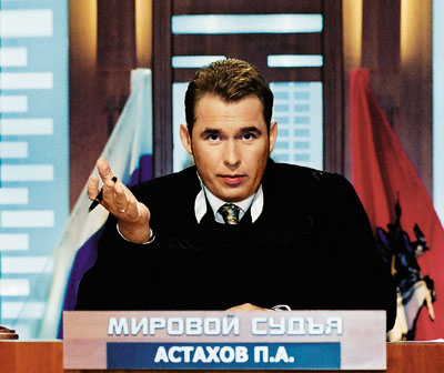 Иығында татуировкасы бар порноактриса