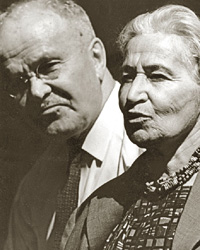 Молотову (слева) вернули жену Полину Жемчужную (справа) под личным конвоем Берии