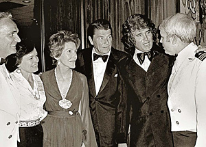 1978 год. Будущий кандидат Маккейн (справа) в компании с будущим президентом США Рейганом и его женой