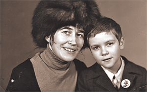 С мамой Юлией Вениаминовной. 1973 год