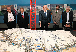 Каким будет открытие сочинской Олимпиады, не знает даже Дмитрий Чернышенко (в центре), президент оргкомитета