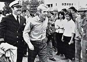 1973 год. Джон Маккейн на пути в аэропорт после освобождения из вьетнамского плена