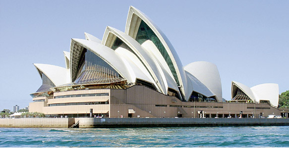 Австралия. Сиднейский оперный театр, построенный в 1973 году, считается одним из выдающихся архитектурных сооружений XX века
