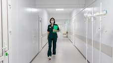 Реальные зарплаты медсестер снизились за десятилетие, у врачей — выросли