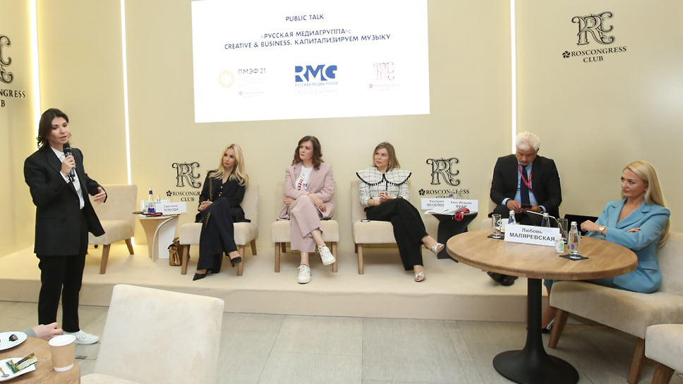Слева направо: Нателла Крапивина, Светлана Лобода, Арина Дмитриева, Екатерина Веселкова, Ханс-Йоахим Фрай, Любовь Маляревская   