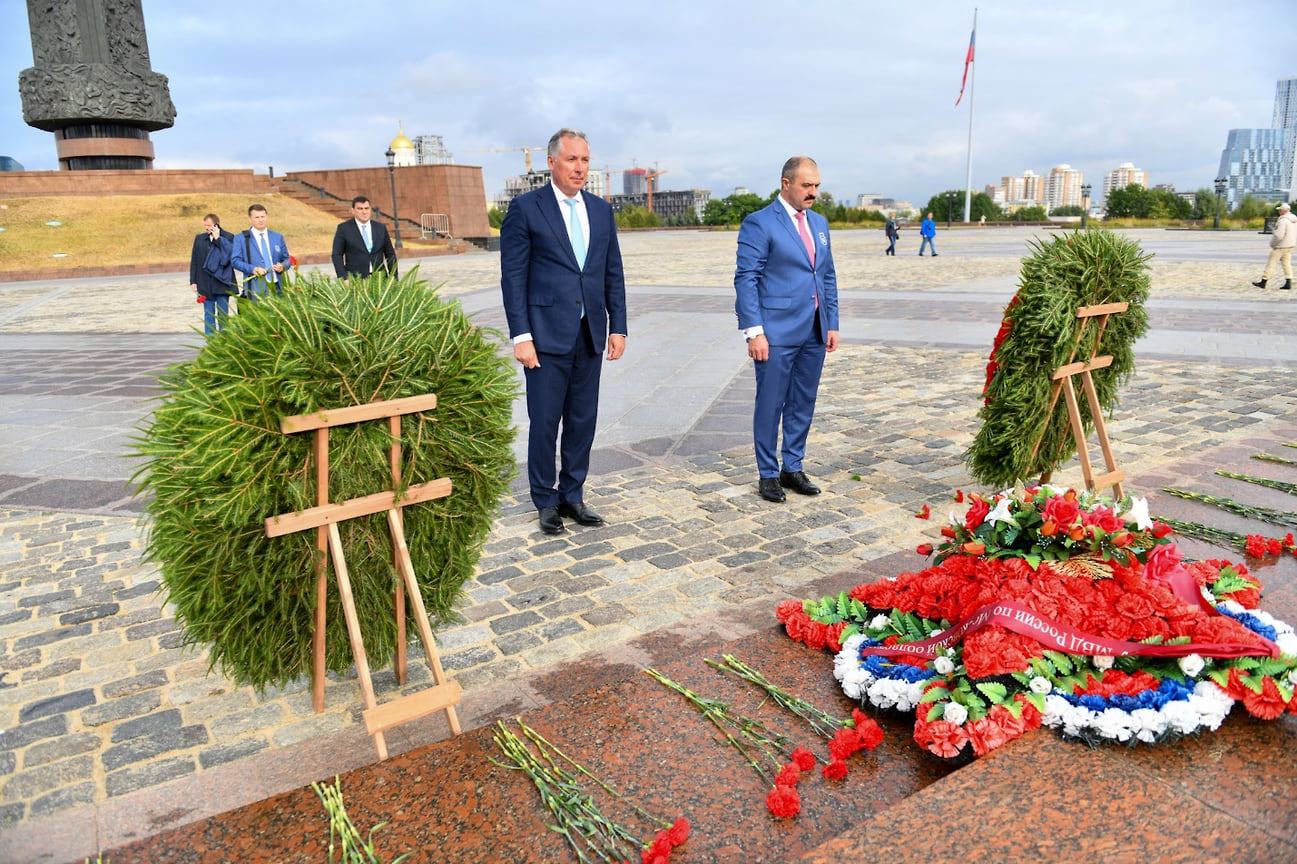 Виктор Лукашенко и Станислав Поздняков во время церемонии возложение венков