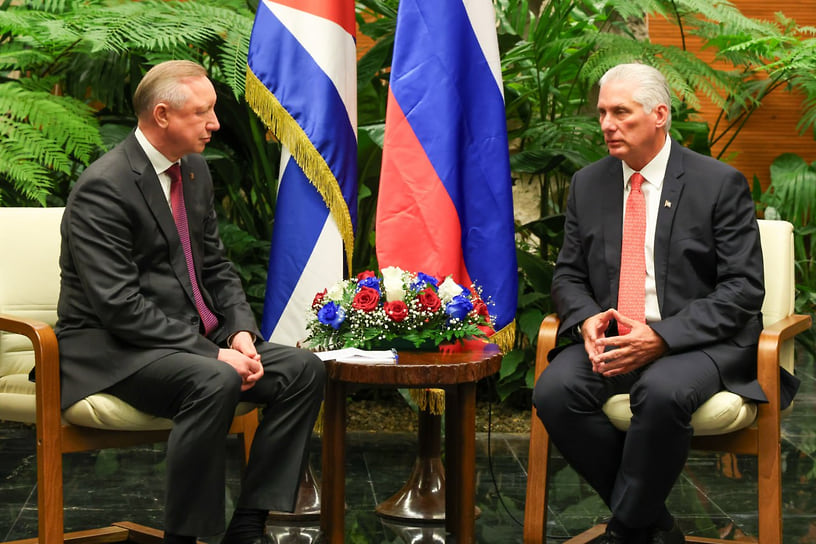 Губернатор СанктПетербурга Александр Беглов (слева) и президент Республики Куба Мигель Диас-Канель Бермудес