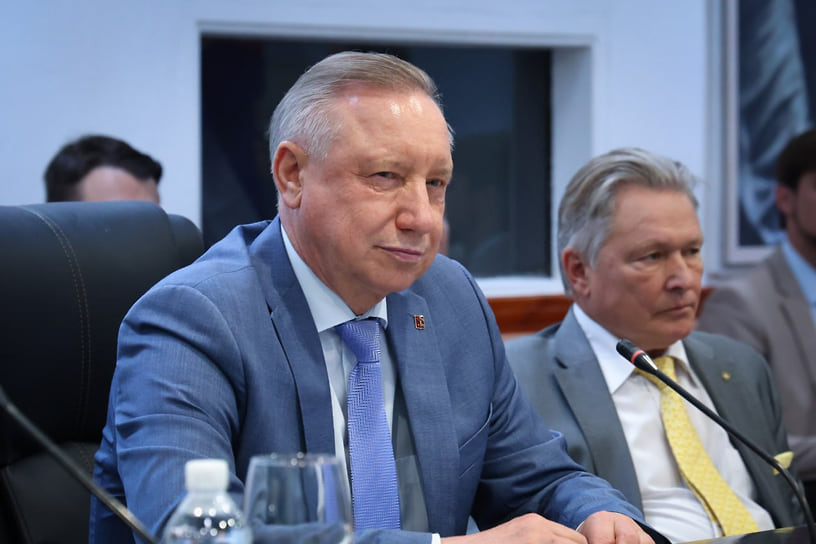 Губернатор СанктПетербурга Александр Беглов (слева)