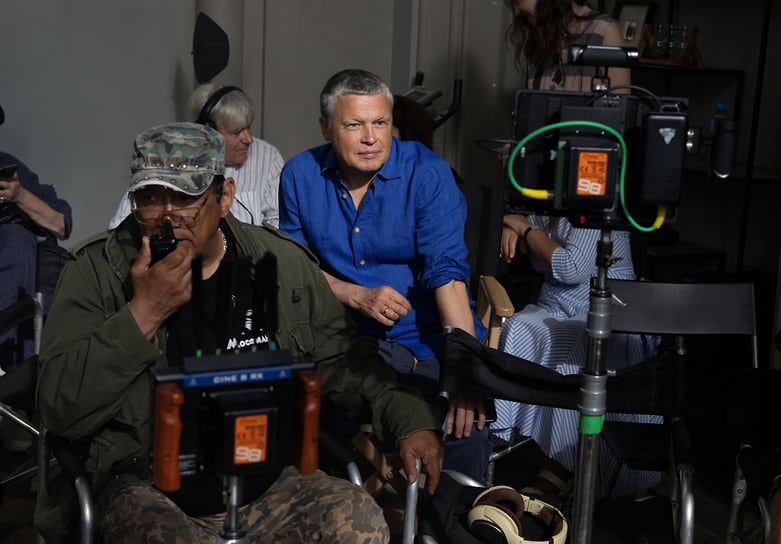 Егор Михалков-Кончаловский и Сергей Катышев на съемочной площадке "Авиатора"
