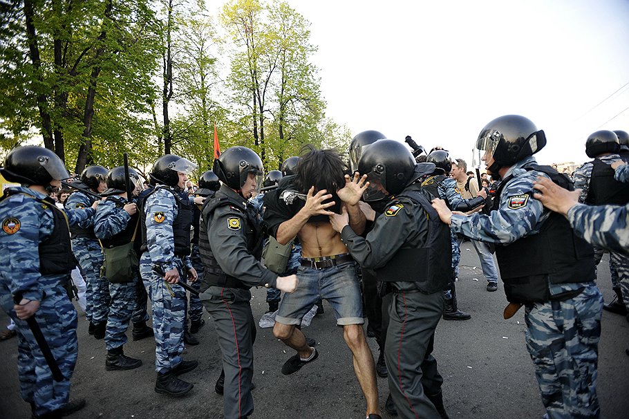2 место по выбору жюри (также фотография вошла в топ по выбору интернета)

Зураб Джавахадзе Разгон митинга на Болотной площади 6 мая 2012 года