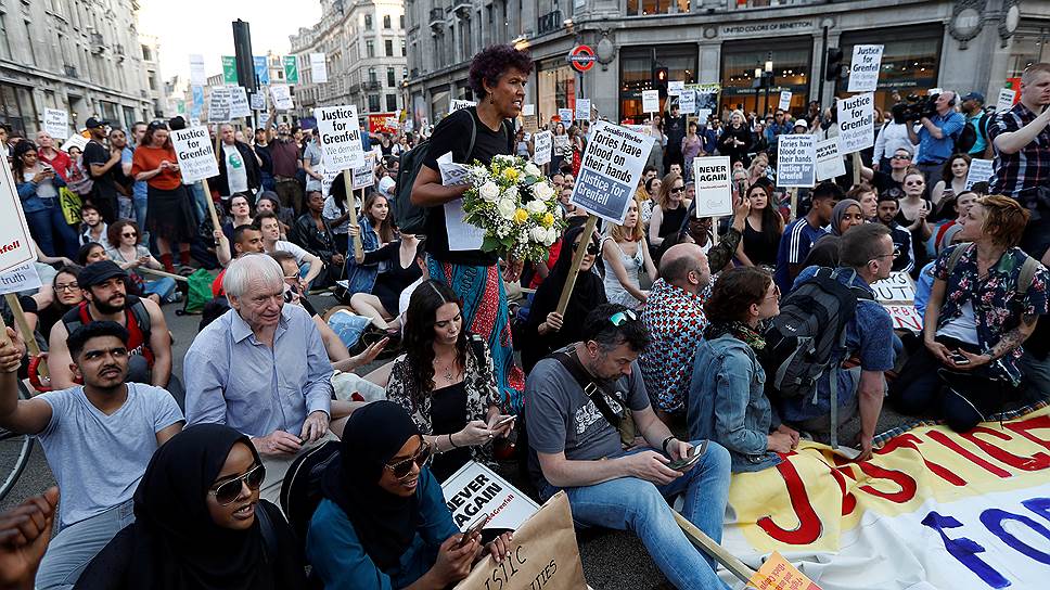 Почему протестуют родственники жертв пожара в жилом доме Grenfell Tower