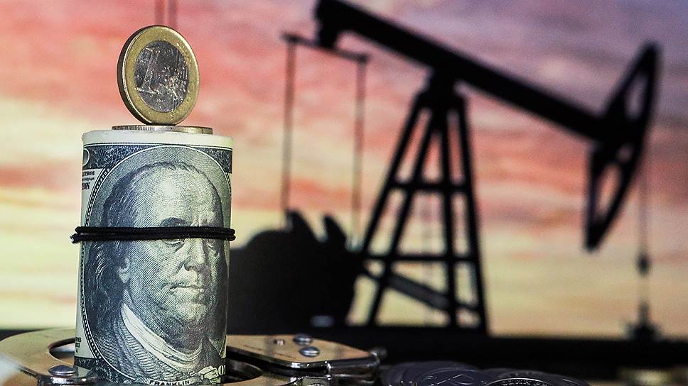 Почему рухнули цены на нефть