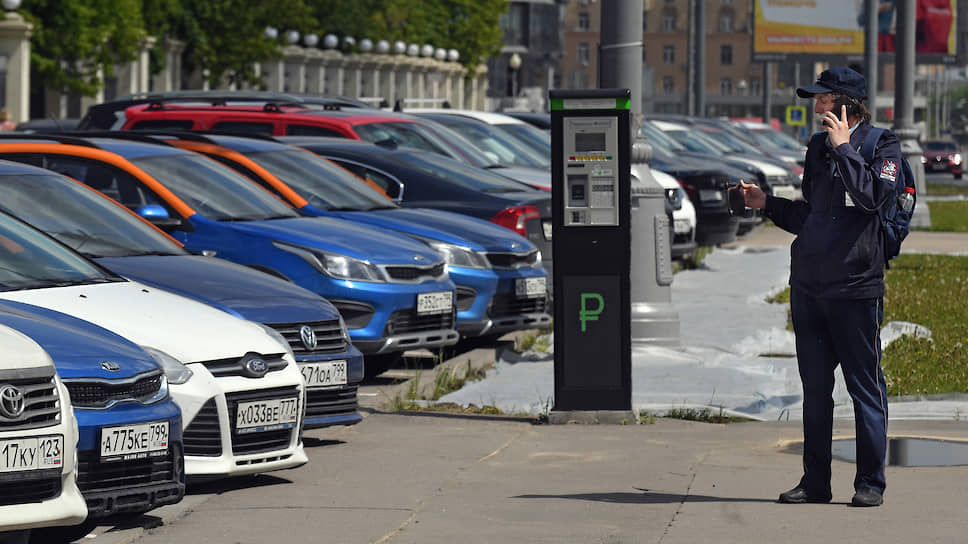 Как каршеринг заблокировал москвича в машине