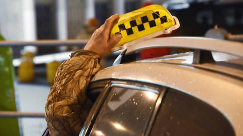 Такси паркуют у стойки // Как изменятся правила перевозки пассажиров в аэропортах