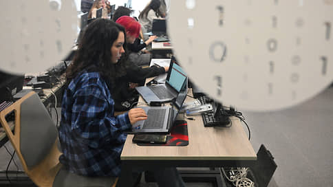 Бизнес обеспечили конструктором чат-ботов и мини-приложений // Александр Леви  о цифровой платформе Max